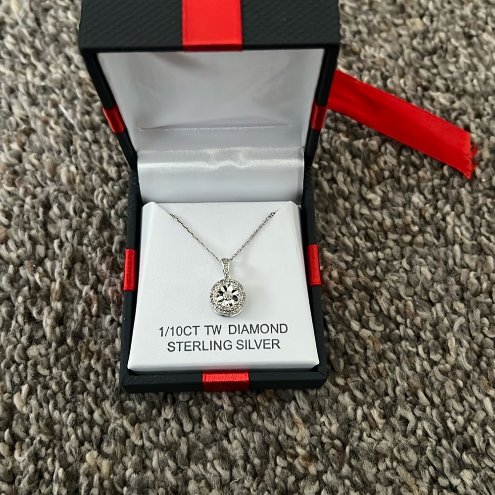 Brand new sterling silver necklace